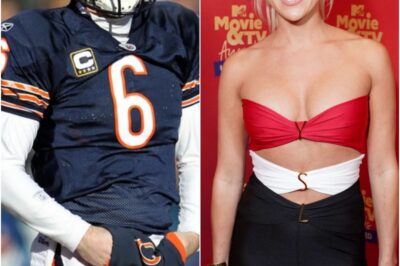 Jay Cutler’s Estranged Wife Kristin Cavallari Poses T0PL3ss With Just A TH0NG On (PICS)