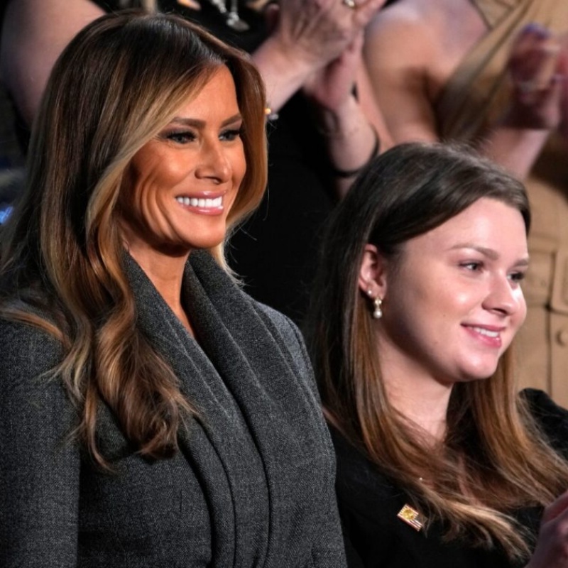 Melania Trump Sends Into MELTDOWN With Wild Jaw Dropping