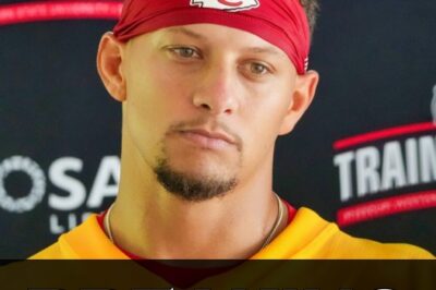BREAKING: Chiefs Star WR Carted Off After Brutal Practice Injury As Entire Team Watches In Absolute Horror