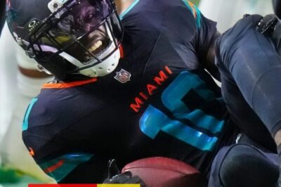 New Image Shows Tyreek Hill’s Bone Popping Out Of His Leg After Nasty Stomach-Turning Injury [PHOTO]