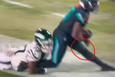 Horrifying New Slow-Motion Footage Shows The Exact Moment Tyreek Hill’s Leg Snapped, And It’s Incredibly Hard To Watch [VIDEO]
