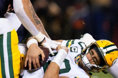 [VIDEO] Jordan Love Got KO’d, Leaves Game After Brutal Headshot From Chicago Bears Player