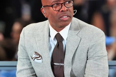 BREAKING: Kenny Smith Is Killin’ It After Being Spotted On Another Cheeky Beach Date With Model Aline Bernades [PHOTOS]