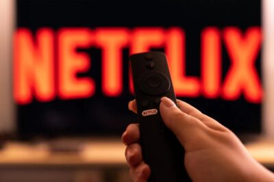 Netflix Quietly Pulling Two Cult Classic TV Shows In Just Weeks Has Longtime Viewers Panicking Online