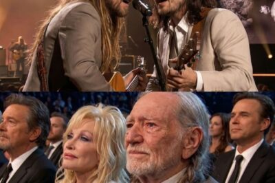 Last night, Lukas Nelson and Micah Nelson walked onstage without warning. No announcement. No buildup. Just two sons stepping into a song that had lived in their house their entire lives.