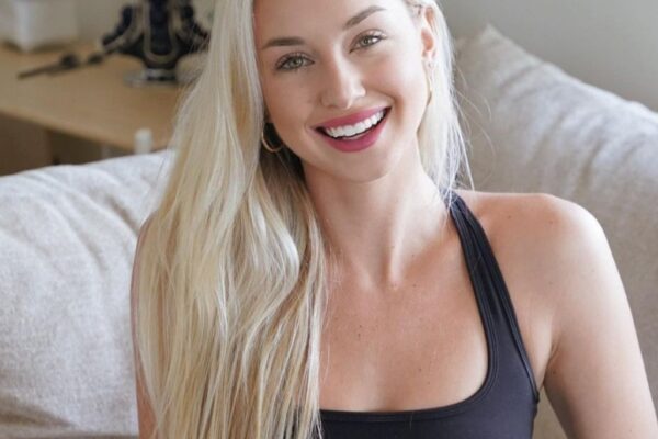 Internet Detectives Track Down The Jaw-Dropping Blonde Whose Racy Outf...