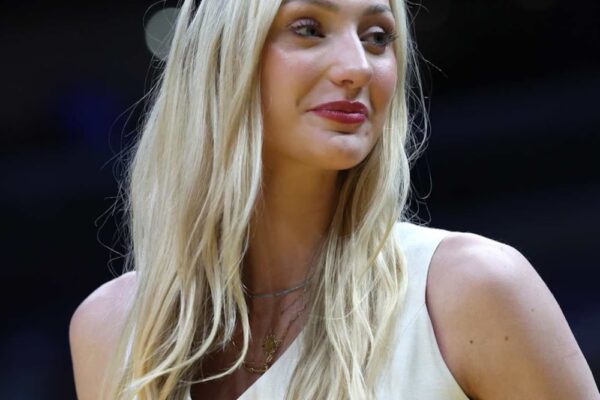 Cameron Brink Flaunts Her 6-Pack Abs In Barely-There Bikini On The Bea...